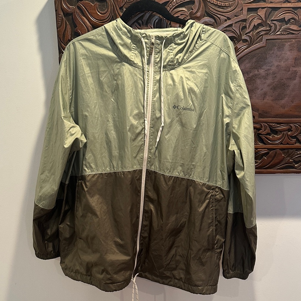 Columbia Men's Olive and Khaki Windbreaker